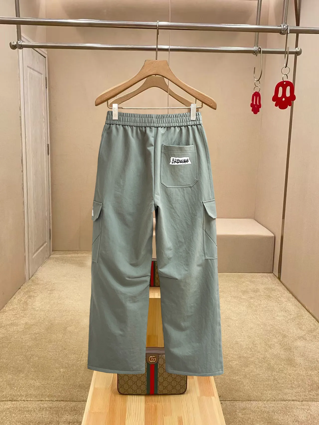 Balenciaga [High Version] 2026 Autumn and Winter latest products, available at counters at the same time, Original product, fashionable casual trousers and casual trousers, using imported original fabrics, top-grade embroidery 🪡 craft letter pattern logo, original hardware accessories decoration, simple yet fashionable, fashionable and handsome upper body, Sizes: M-3XL